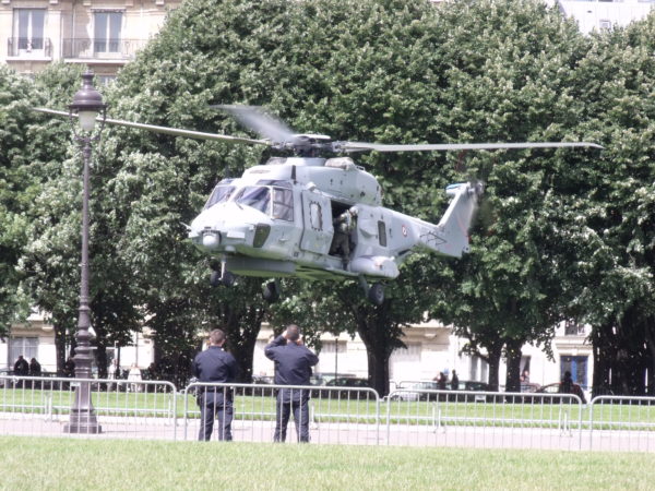 NH-90 Caïman de l'Aéronautique Navale en approche finale en 2012.