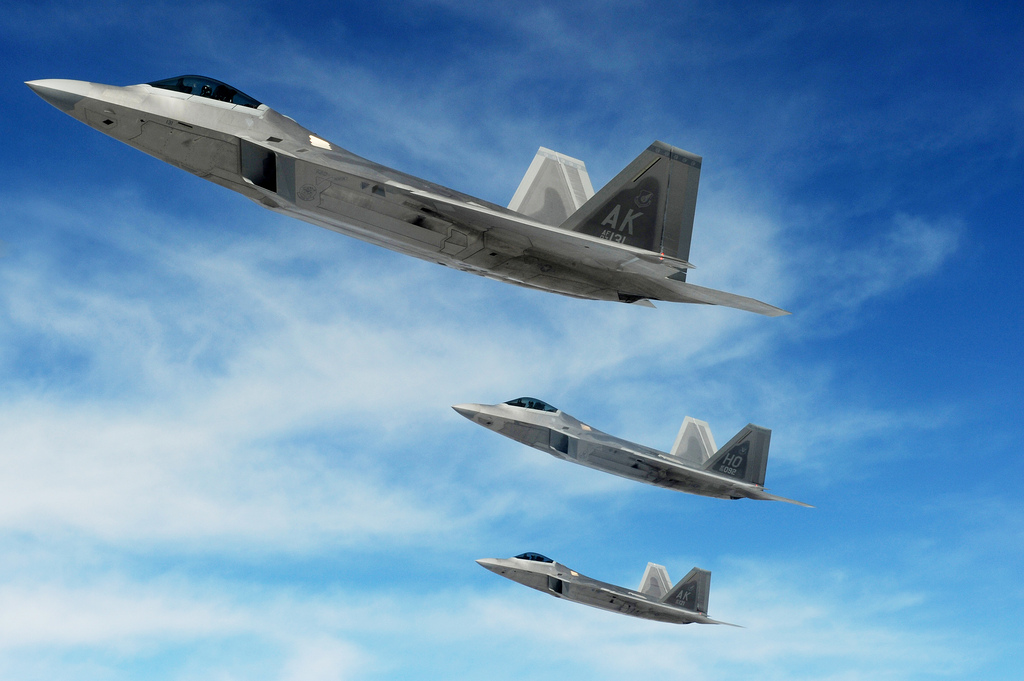 Des F 22 Raptor bientôt déployés en Europe pour contrer la L'US Air Force redéploie des F 22 Raptor en Europe Defens'Aero
