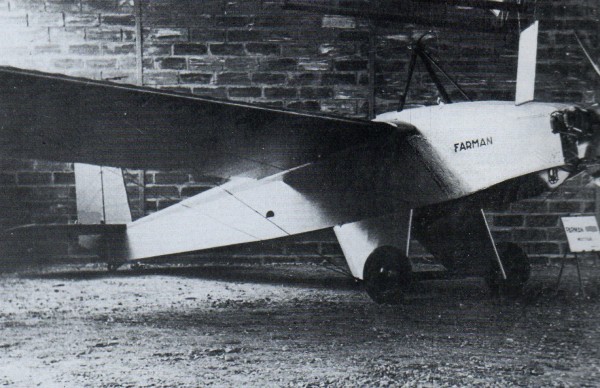 Avec son moteur de 40 chevaux et sa masse maxi de 400kg le Farman F-455 fait office d'ULM de l'Aviation Populaire.