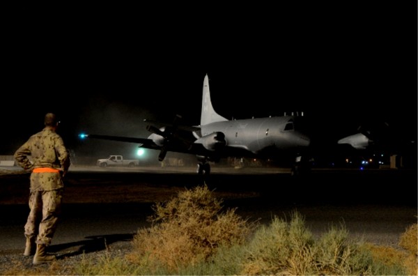 Canadian Armed Forces aircrew members wait for the arrival of the CP-140M Aurora Long Range Patrol aircraft  in Kuwait in support of Operation IMPACT on October 29, 2014. Photo: Canadian Forces Combat Camera, DNDIS2014-5784