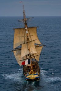 L'Hermione, toutes voiles dehors.