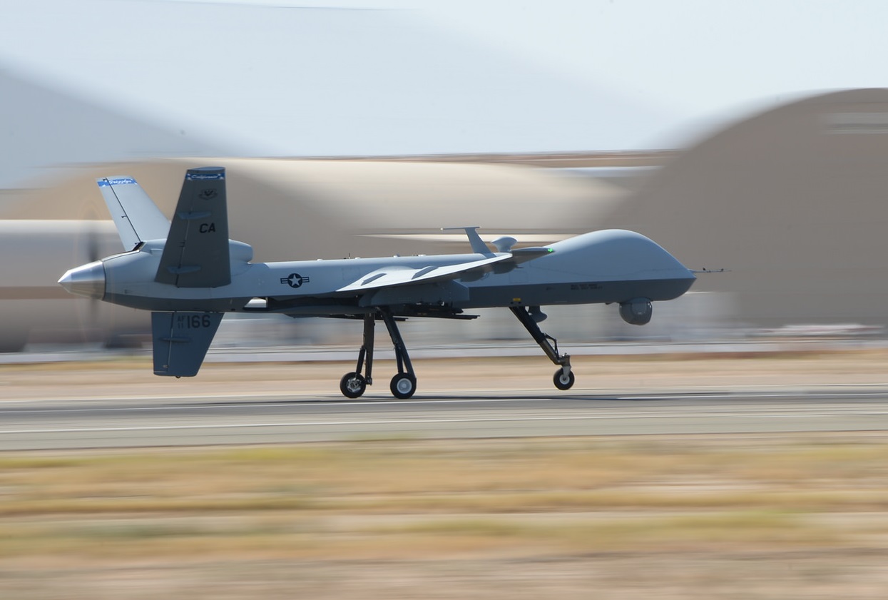 Mq. Ударный беспилотник mq-9 Reaper. Рипер БПЛА mq9. Беспилотники США mq-9 Reaper. Беспилотник Рипер mq-9а.