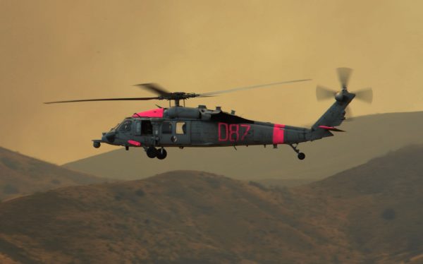 Le MH-60S Seahawk aux couleurs de la lutte contre les feux de forêts.