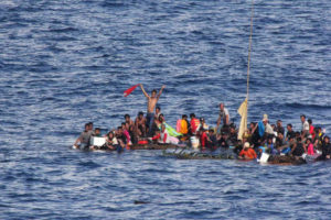 Les migrants sauvés par l'USS Rushmore.