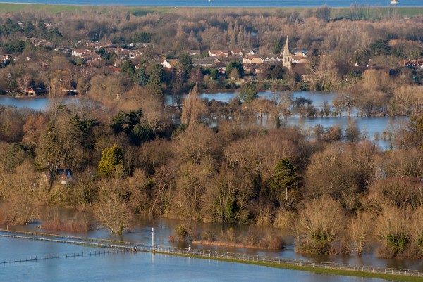La vallée de la Tamise, à l'est de Londres, est totalement inondée.
