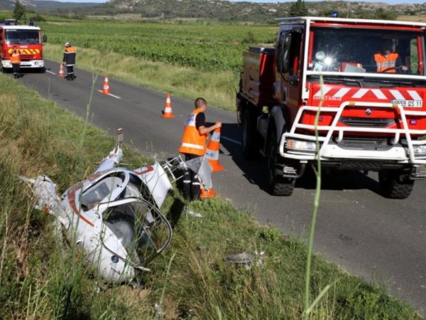 Les sapeurs-pompiers du SDIS-11 balisent la zone du crash.